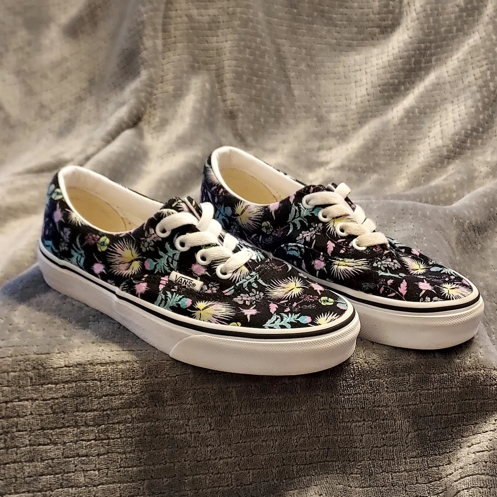 VANS ERA PARADISE FLORAL LOW LACE-UP SHOES MULTI COLOR sz 5 NWOB